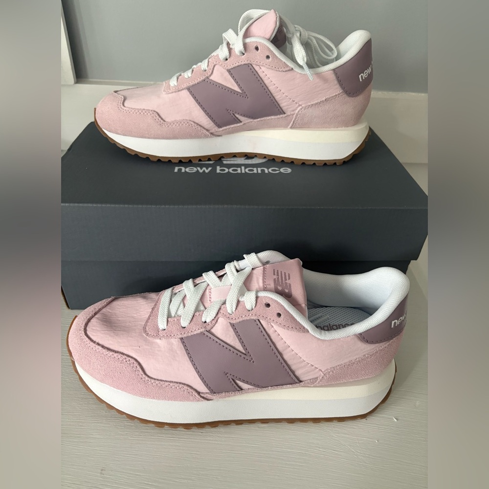 New Balance 237 women’s 7.5 rose sugar/ice wine NEW